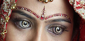 Mumbai Eye Doc Introduces Diamond-Studded Gold Contacts