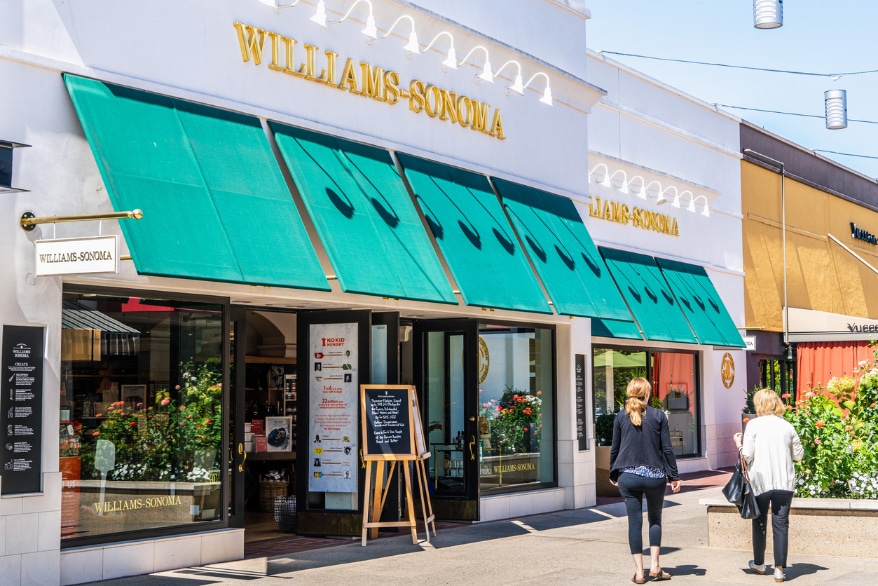 August 20, 2019 Palo Alto / CA / USA – Willams-Sonoma store entrance; Williams-Sonoma, Inc., is an American retail company that sells kitchenware and home furnishings.