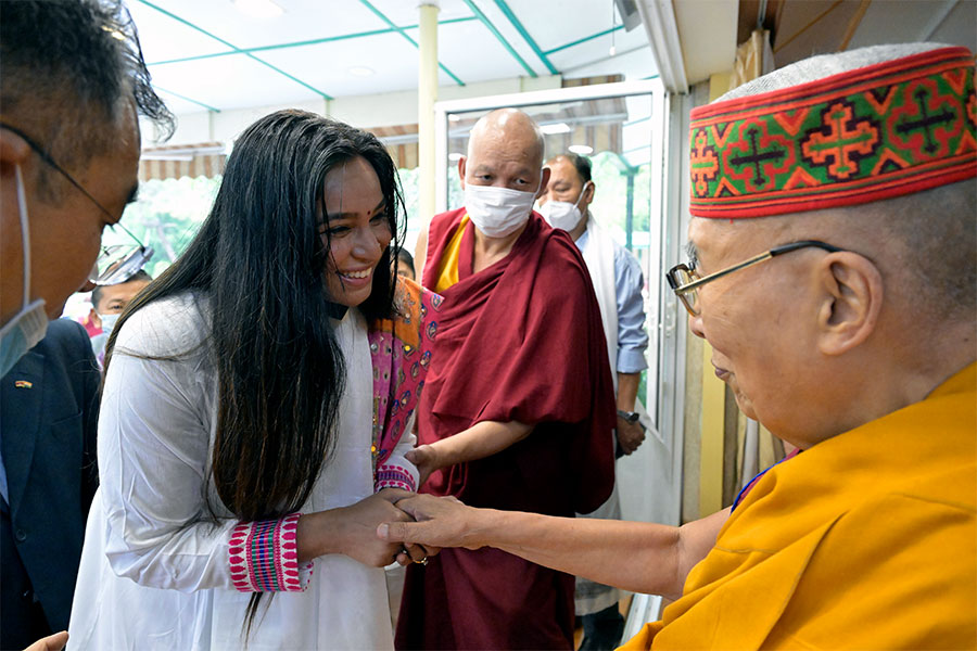 VisionSpring Shares the Gift of Sight With Dalai Lama, Buddhist Monks
