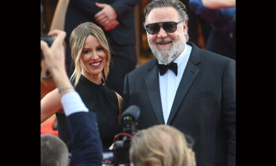 Celebrity Eyewear Pics Featuring SJP, Russell Crowe, ‘Half’ of Oasis, and Shakira (Of Course!)