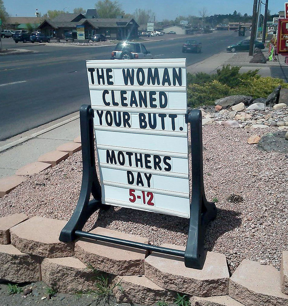 Please Don’t Scare the Jewelry … and 31 More Pretty Hilarious Retailer Signs